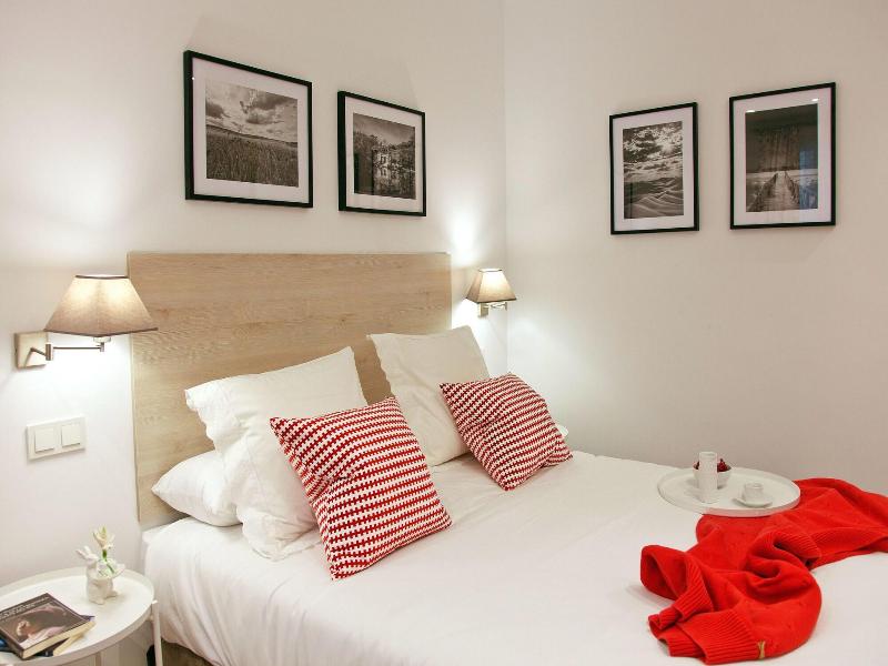Feelathome Madrid Suites Apartments image