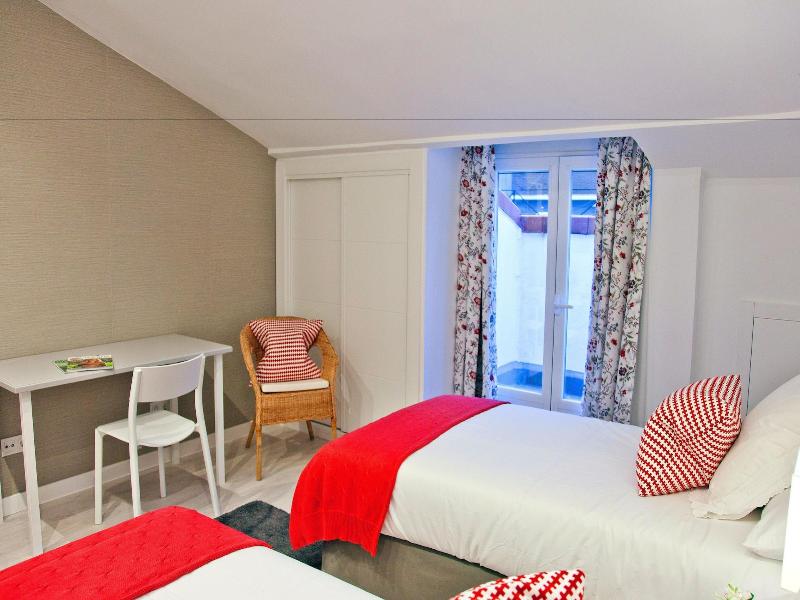 Feelathome Madrid Suites Apartments image