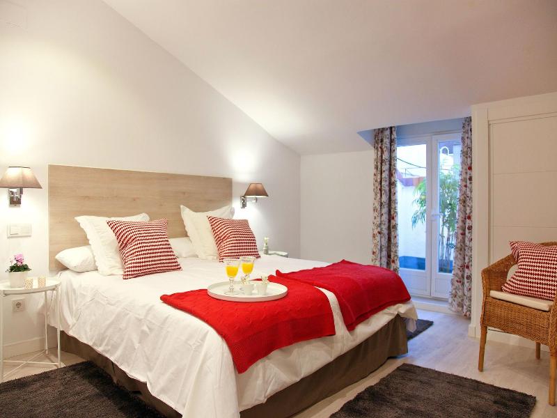 Feelathome Madrid Suites Apartments image