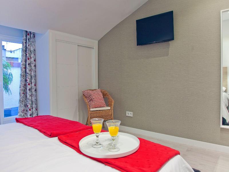 Feelathome Madrid Suites Apartments image