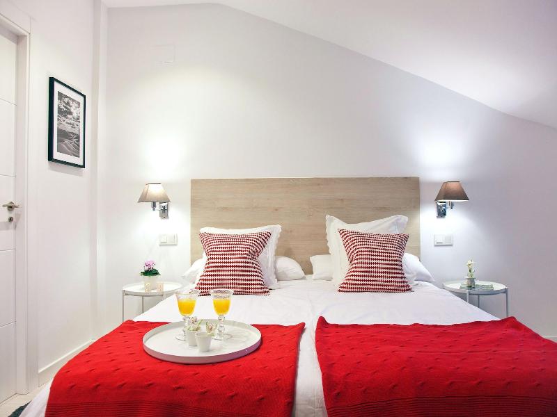 Feelathome Madrid Suites Apartments image