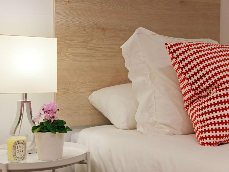 Feelathome Madrid Suites Apartments image