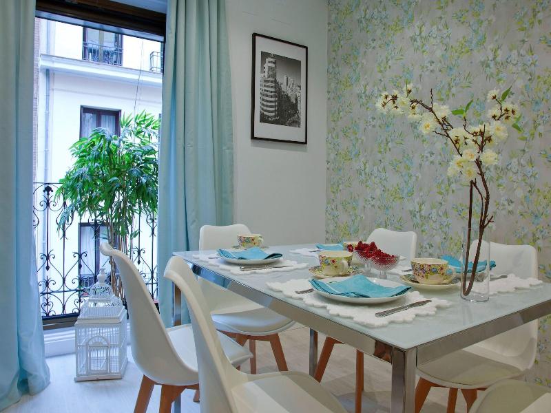 Feelathome Madrid Suites Apartments image