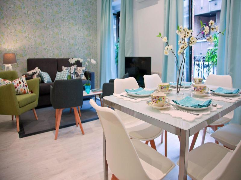 Feelathome Madrid Suites Apartments image