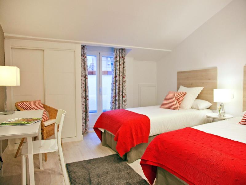 Feelathome Madrid Suites Apartments image