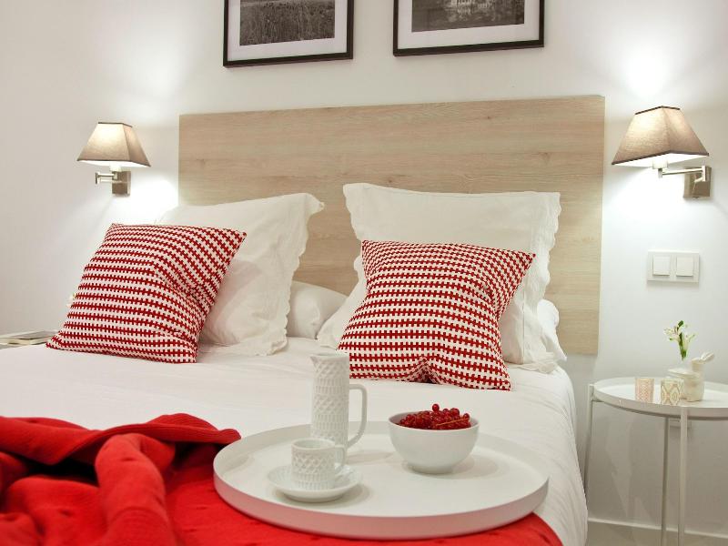 Feelathome Madrid Suites Apartments image