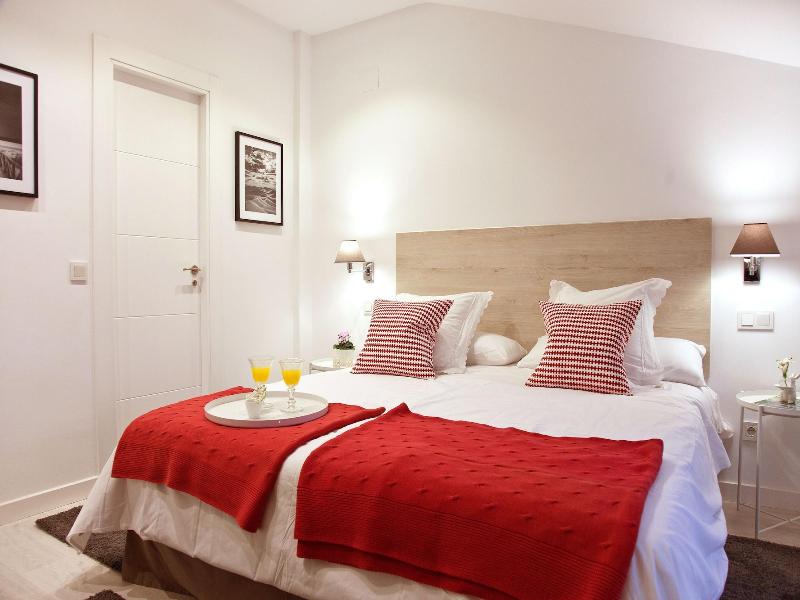 Feelathome Madrid Suites Apartments image