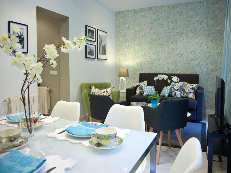 Feelathome Madrid Suites Apartments image