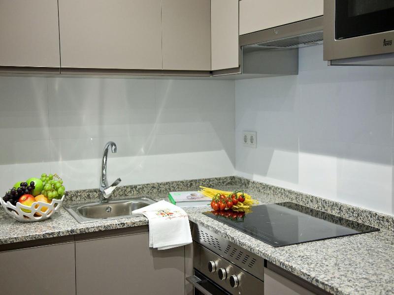 Feelathome Madrid Suites Apartments image