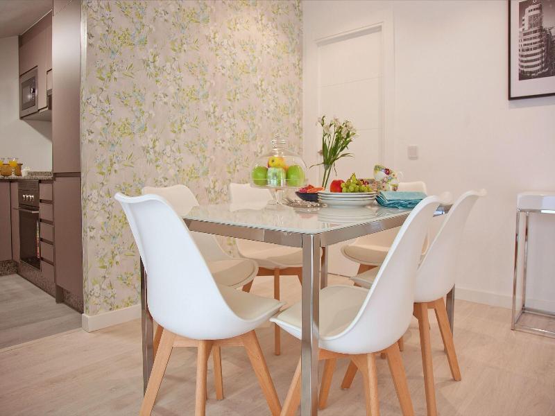 Feelathome Madrid Suites Apartments image