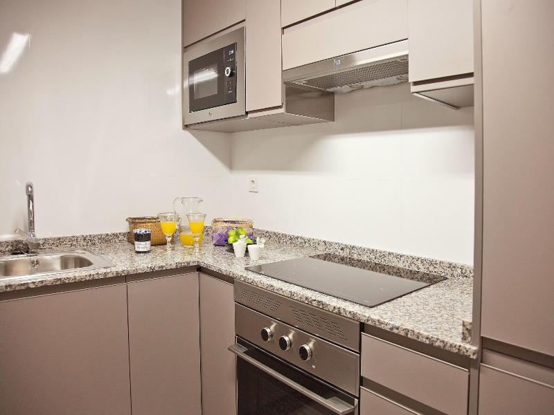 Feelathome Madrid Suites Apartments image