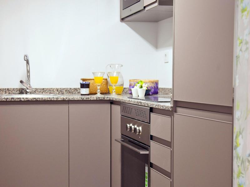 Feelathome Madrid Suites Apartments image