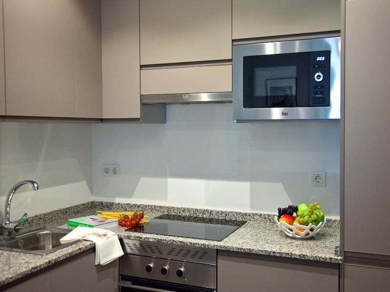Feelathome Madrid Suites Apartments image