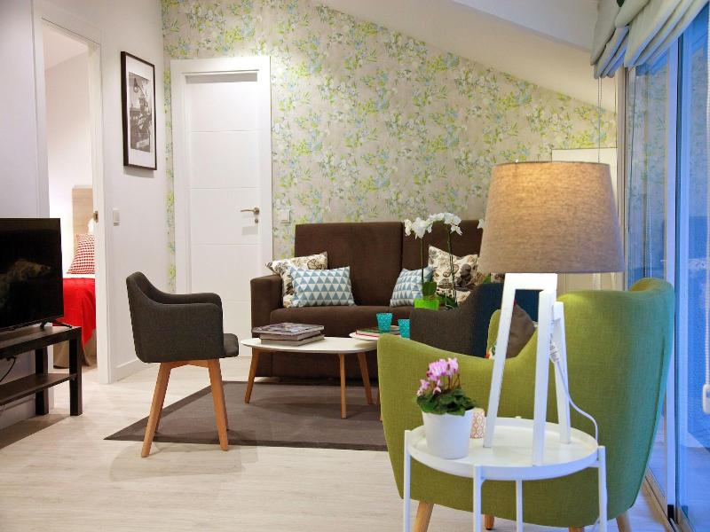 Feelathome Madrid Suites Apartments image