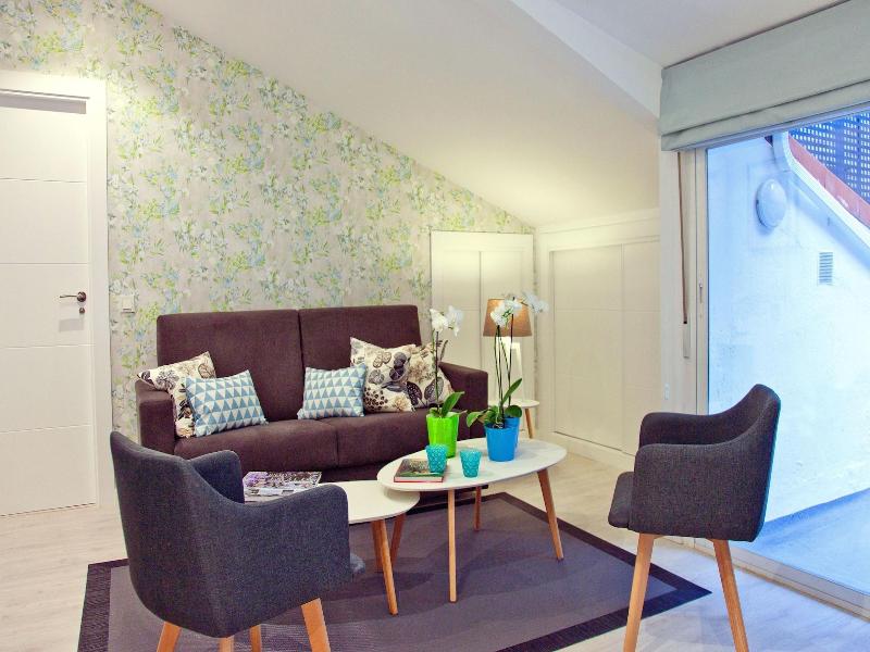 Feelathome Madrid Suites Apartments image