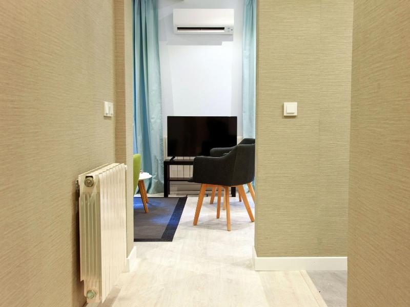 Feelathome Madrid Suites Apartments image