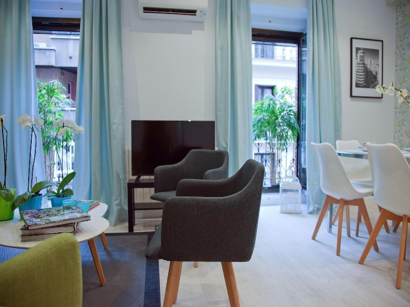 Feelathome Madrid Suites Apartments image
