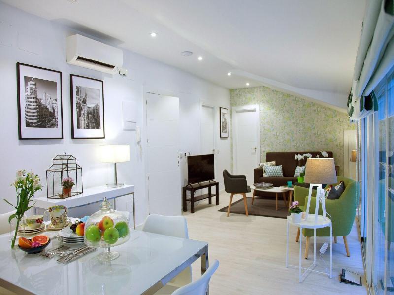 Feelathome Madrid Suites Apartments image