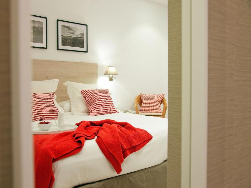 Feelathome Madrid Suites Apartments image