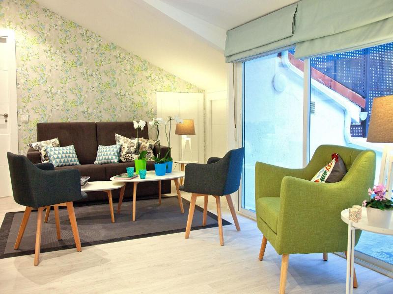 Feelathome Madrid Suites Apartments image