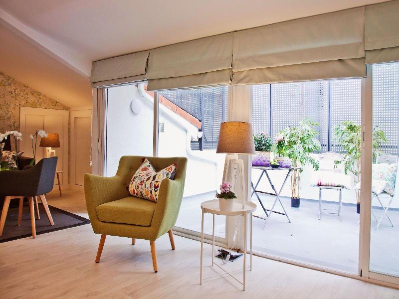 Feelathome Madrid Suites Apartments image