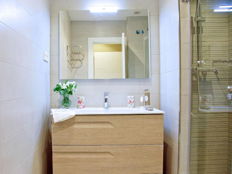 Feelathome Madrid Suites Apartments image