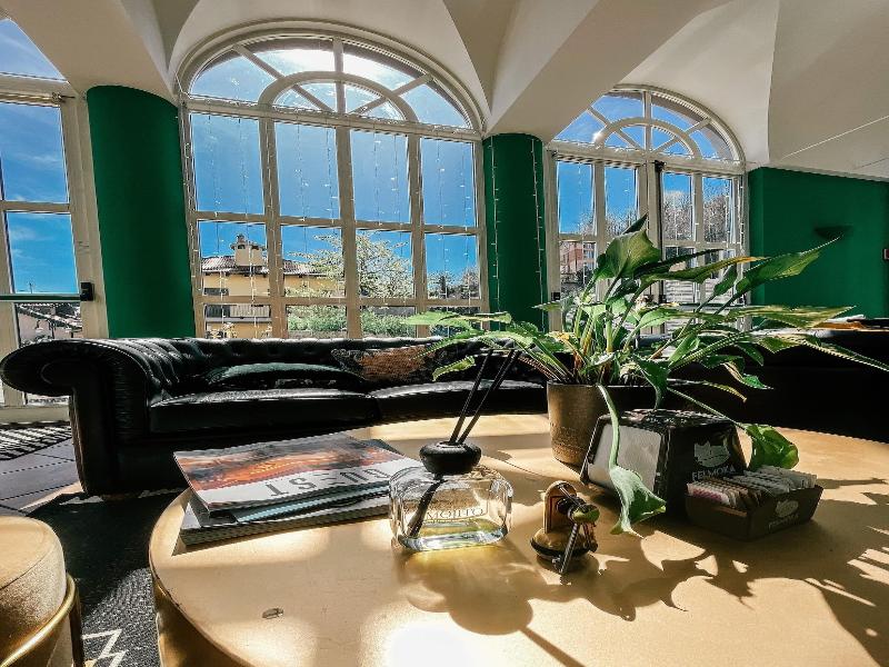Hotel Caroline image