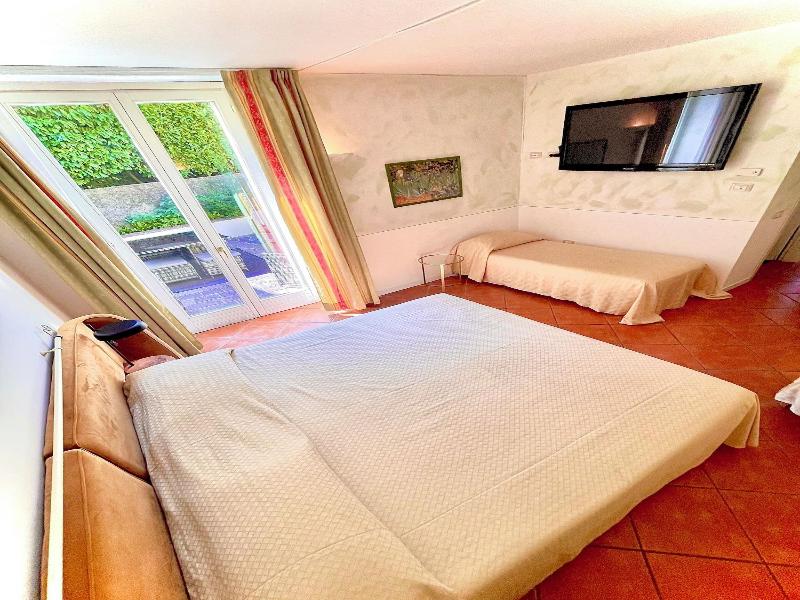 Hotel Caroline image
