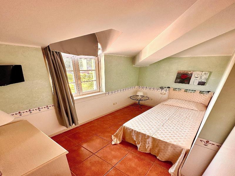 Hotel Caroline image