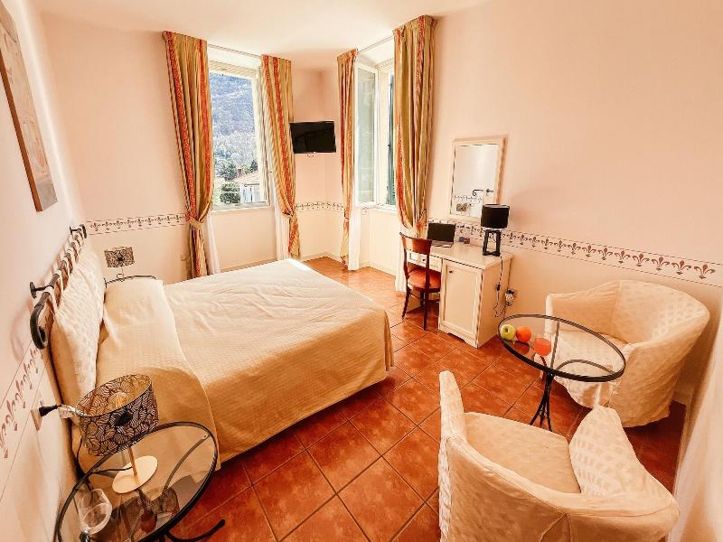 Hotel Caroline image