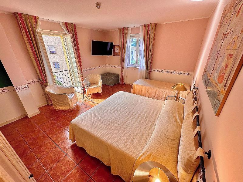 Hotel Caroline image