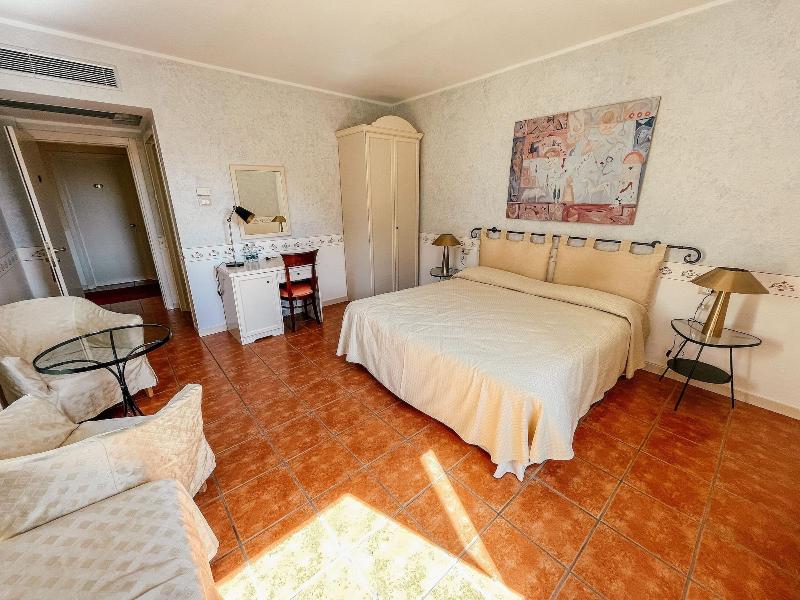 Hotel Caroline image