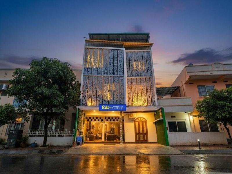 Fabhotel Duke Inn