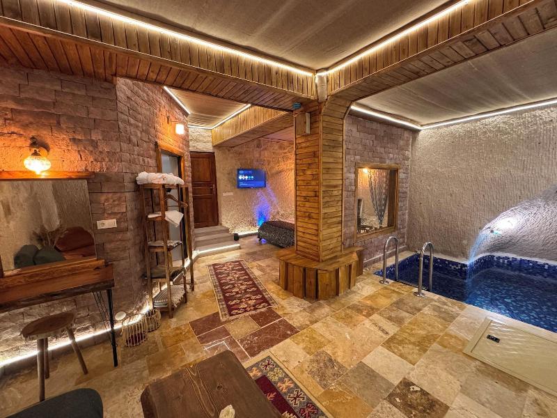 Ceran Stone House image