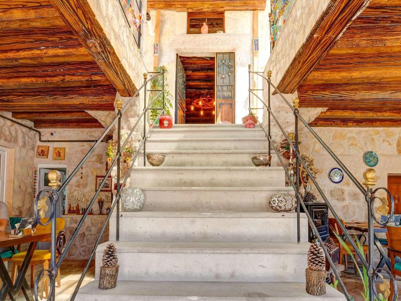 Ceran Stone House image