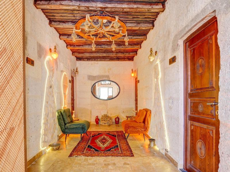 Ceran Stone House image
