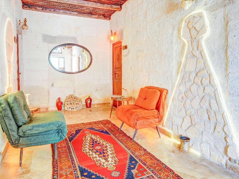 Ceran Stone House image