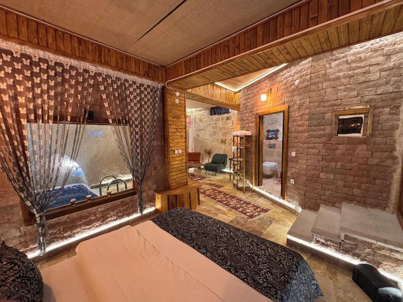 Ceran Stone House image