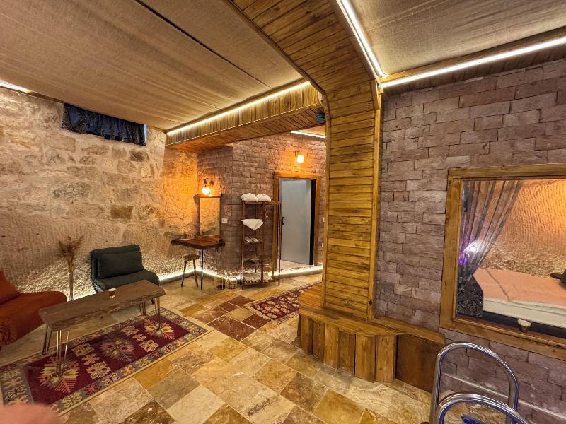 Ceran Stone House image