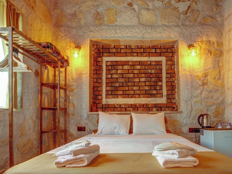 Ceran Stone House image