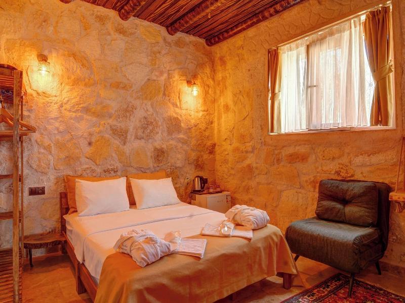 Ceran Stone House image
