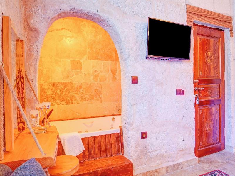 Ceran Stone House image