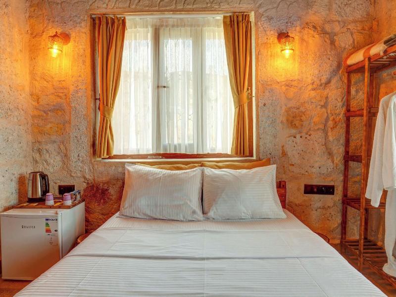 Ceran Stone House image