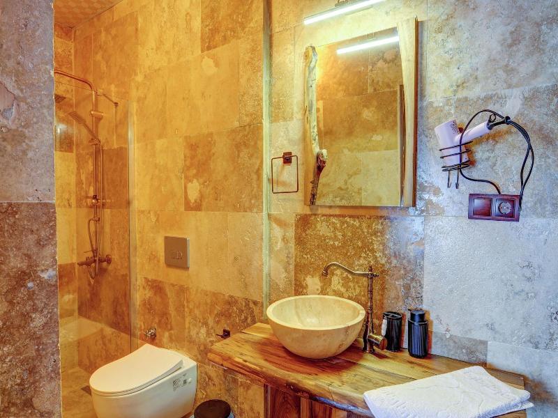 Ceran Stone House image