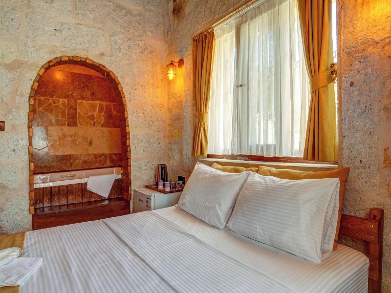Ceran Stone House image