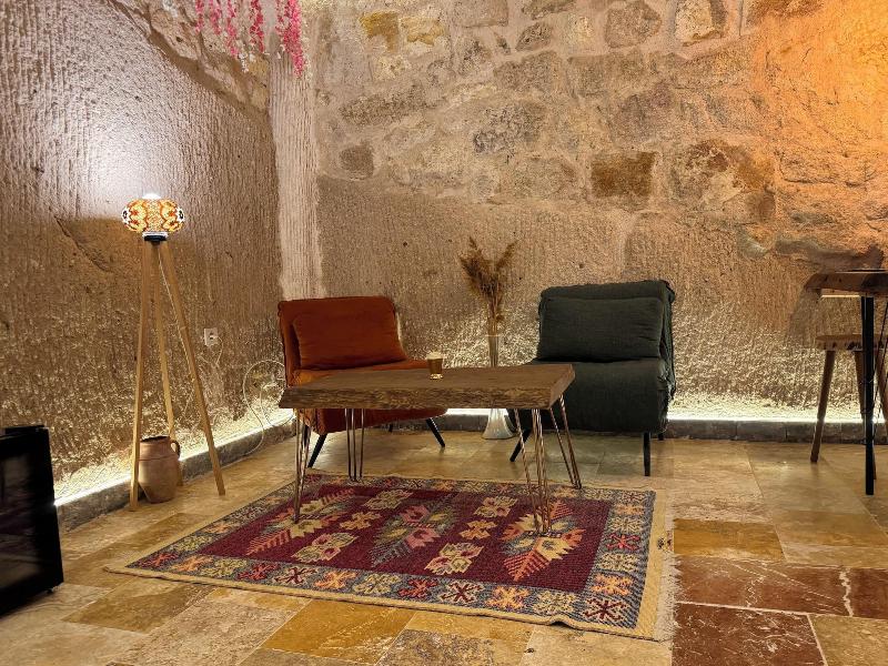 Ceran Stone House image