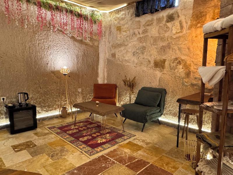 Ceran Stone House image