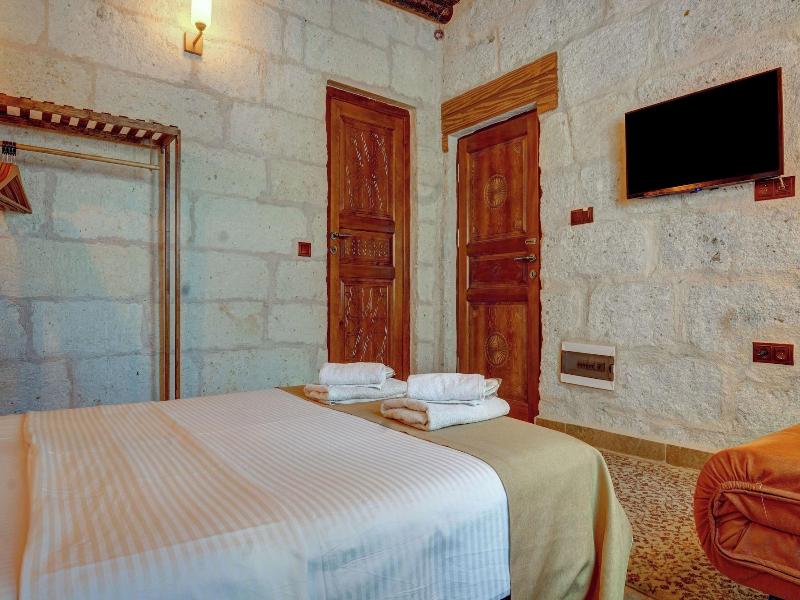 Ceran Stone House image