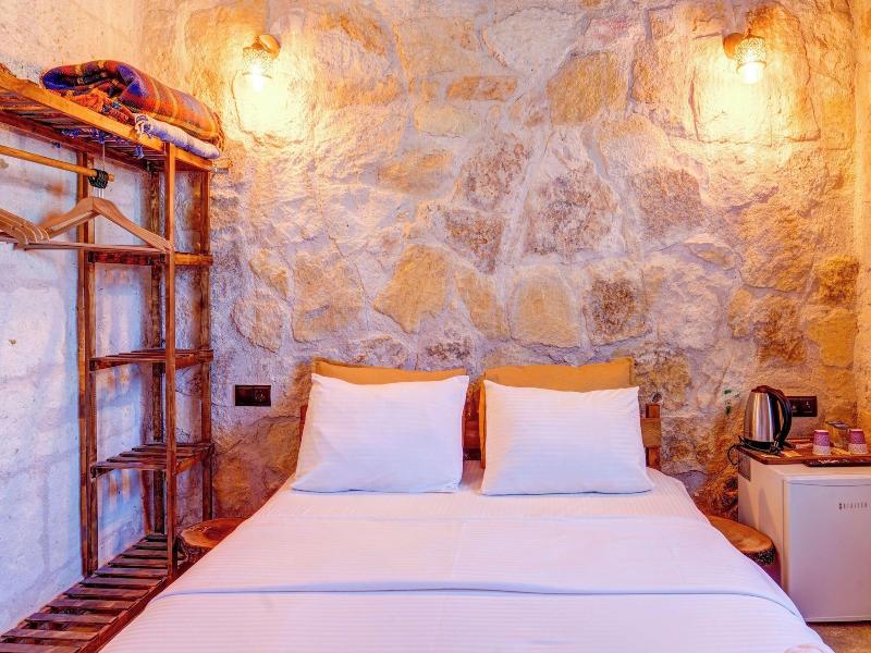 Ceran Stone House image