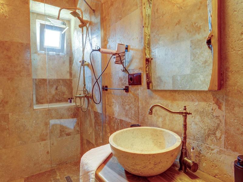 Ceran Stone House image